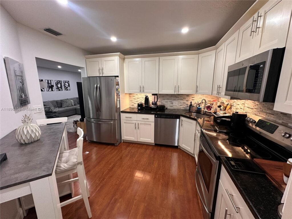 4400 NW 30th St # 224, Coconut Creek FL 33066