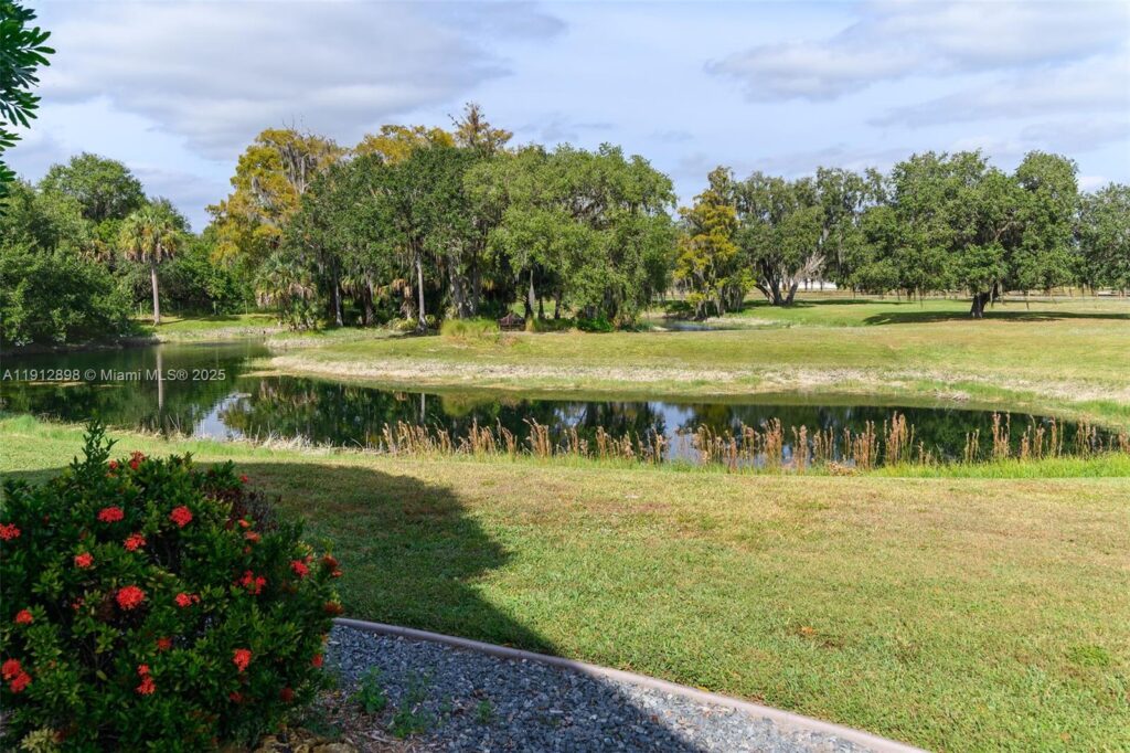 5675 County Road 78, La Belle FL 33935