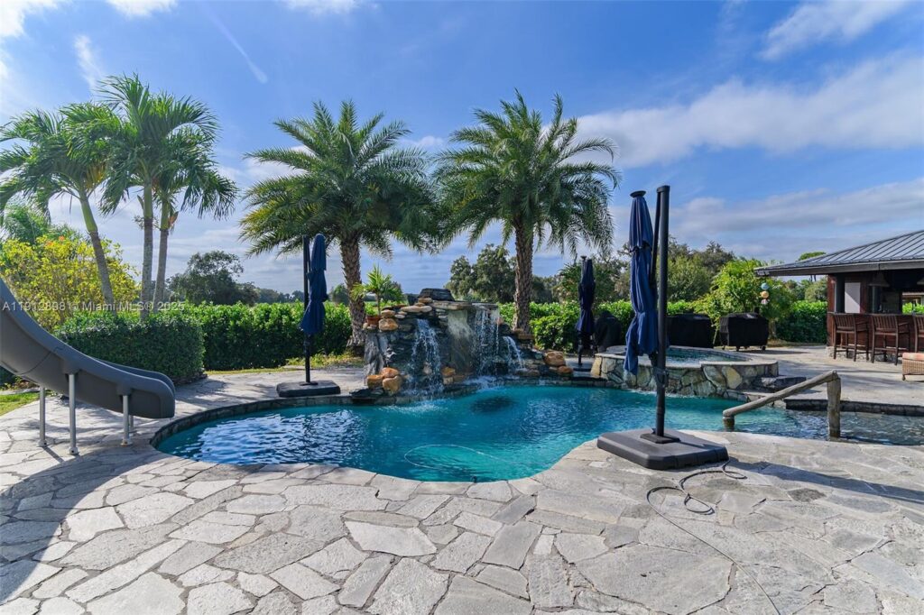 5675 County Road 78, La Belle FL 33935