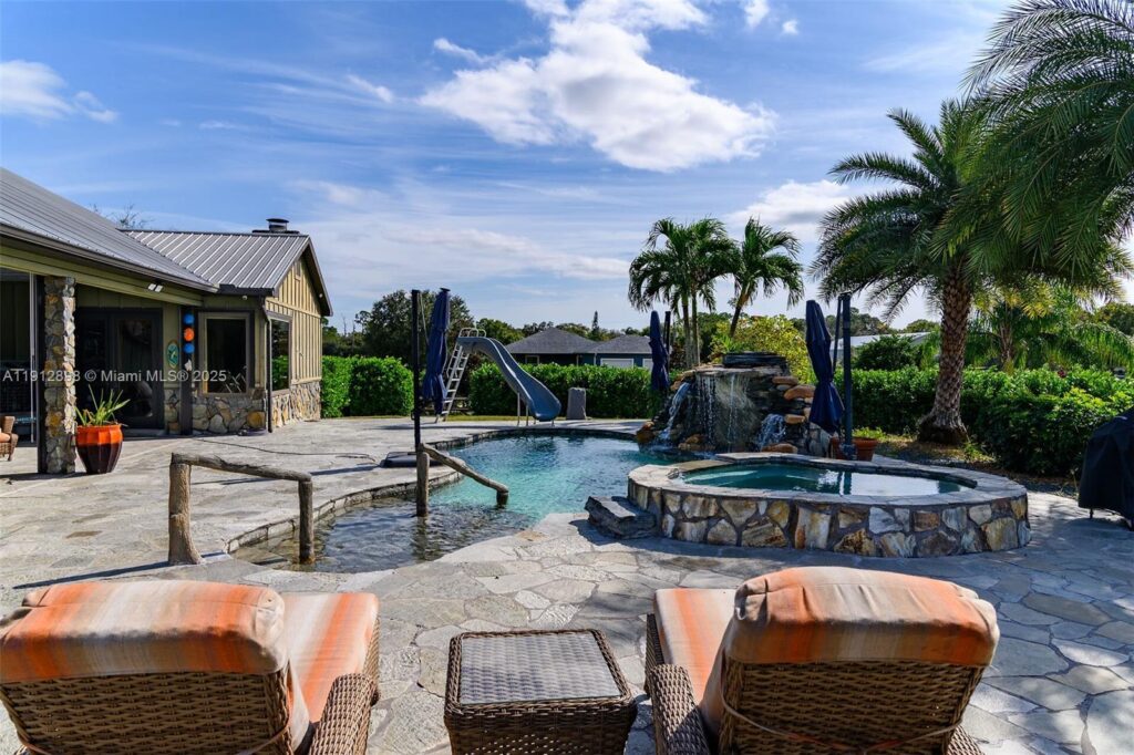 5675 County Road 78, La Belle FL 33935
