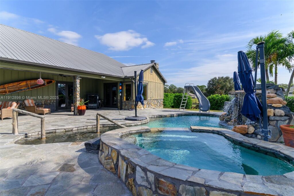 5675 County Road 78, La Belle FL 33935