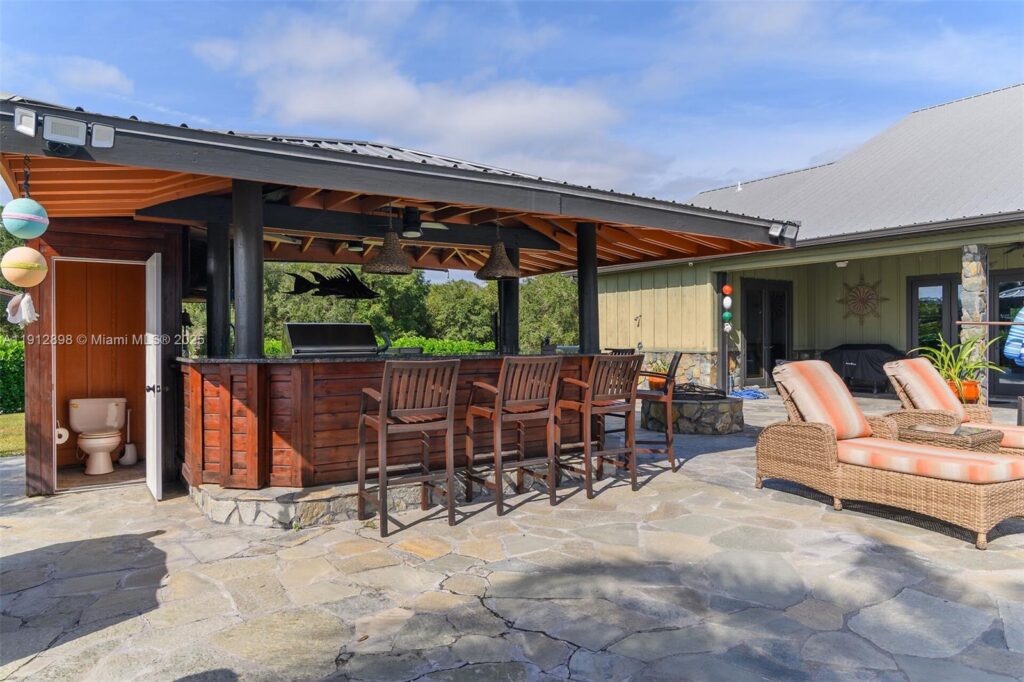 5675 County Road 78, La Belle FL 33935