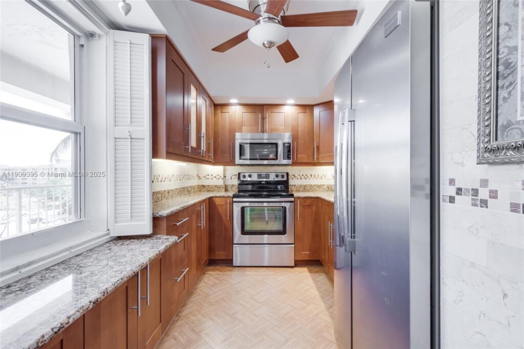 2671 S Course Dr # 506, Pompano Beach FL 33069