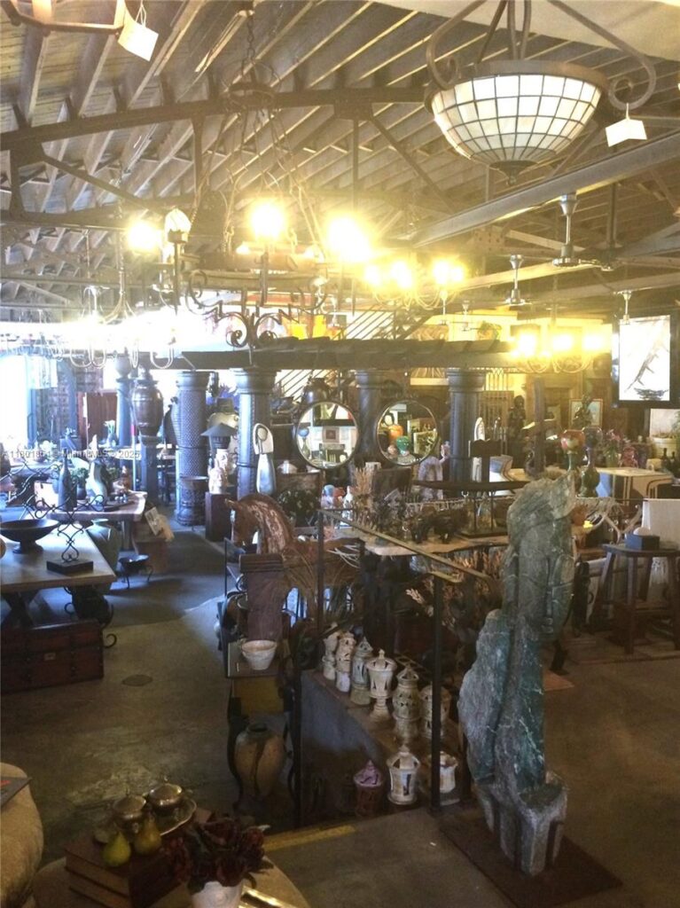 101 NE 1st St, Dania Beach FL 33004