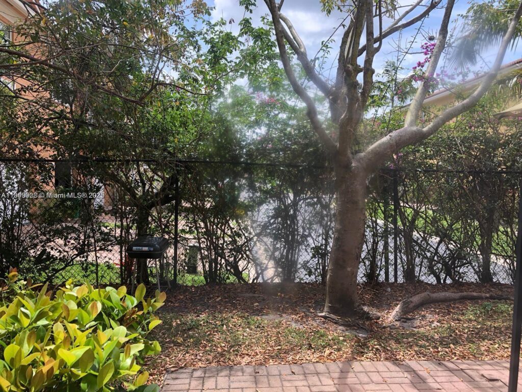 1911 Hibiscus Ln, Riviera Beach FL 33404