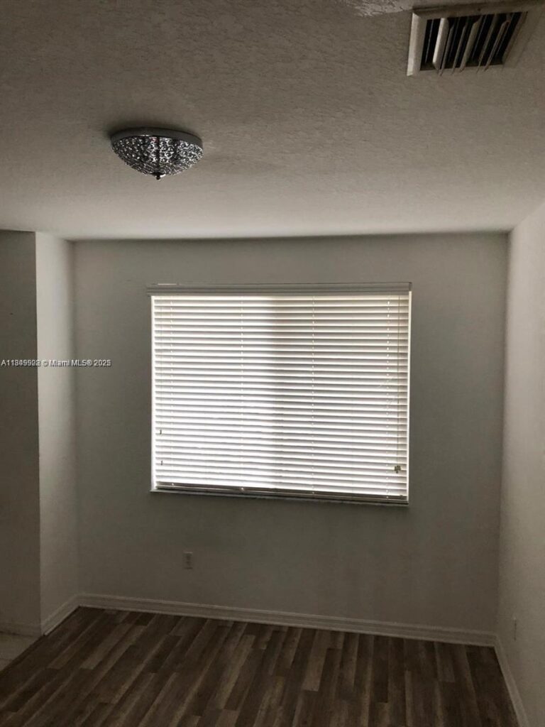 1911 Hibiscus Ln, Riviera Beach FL 33404