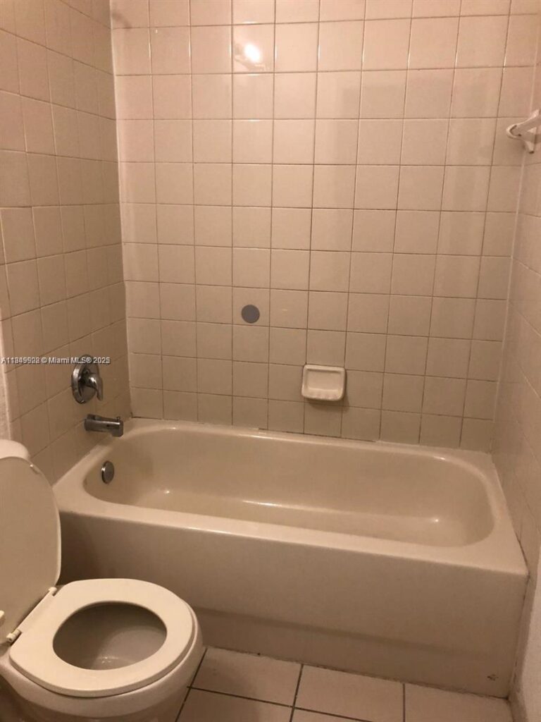 1911 Hibiscus Ln, Riviera Beach FL 33404