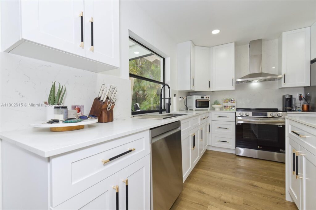 10395 NW 42nd Dr, Coral Springs FL 33065