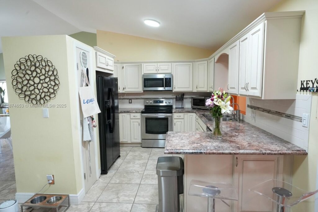 2304 SE 8TH TER, Cape Coral FL 33990