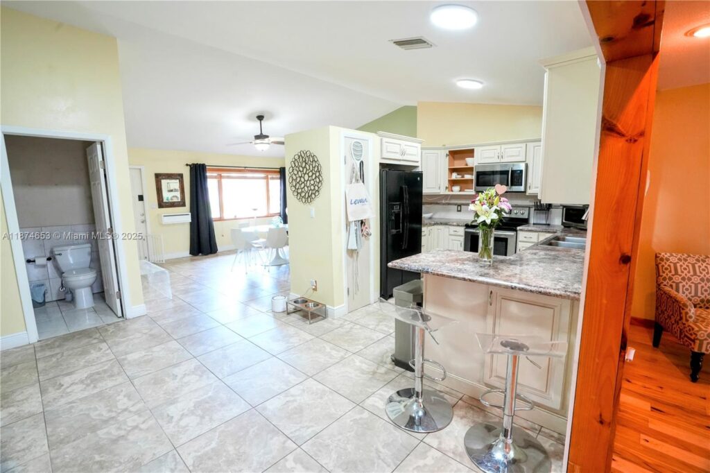 2304 SE 8TH TER, Cape Coral FL 33990
