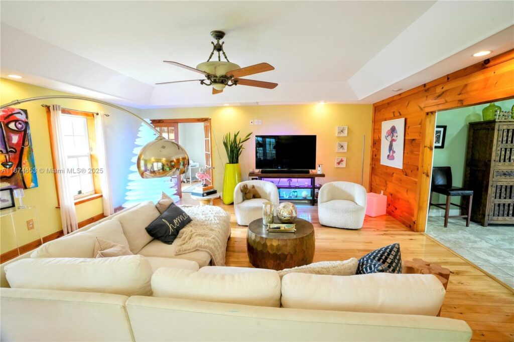 2304 SE 8TH TER, Cape Coral FL 33990