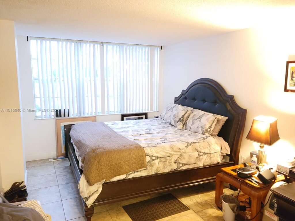 1400 Saint Charles Pl # 215, Pembroke Pines FL 33026