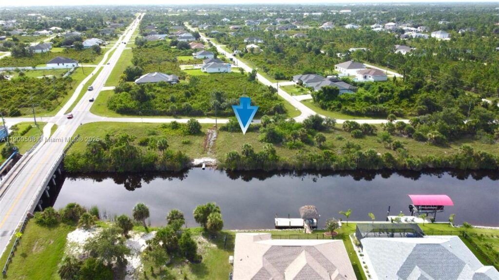 8584 Santa Cruz Dr, Port Charlotte FL 33981