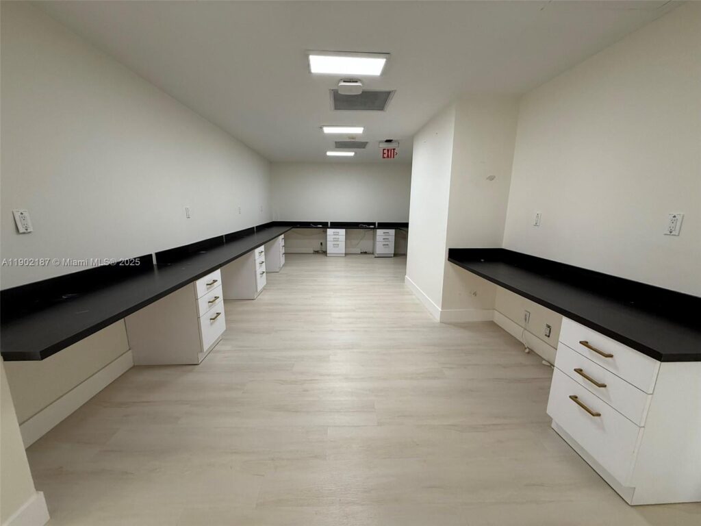 220 Miracle Mile # B221, Coral Gables FL 33134
