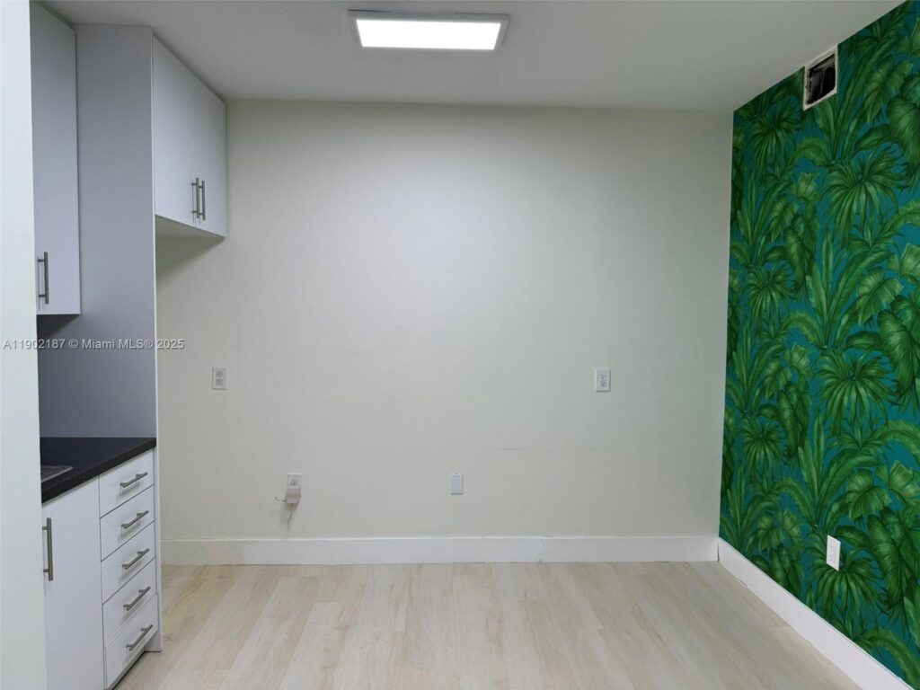 220 Miracle Mile # B221, Coral Gables FL 33134