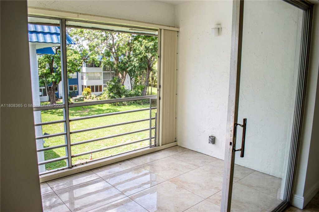 3090 Holiday Springs Blvd # 305, Margate FL 33063