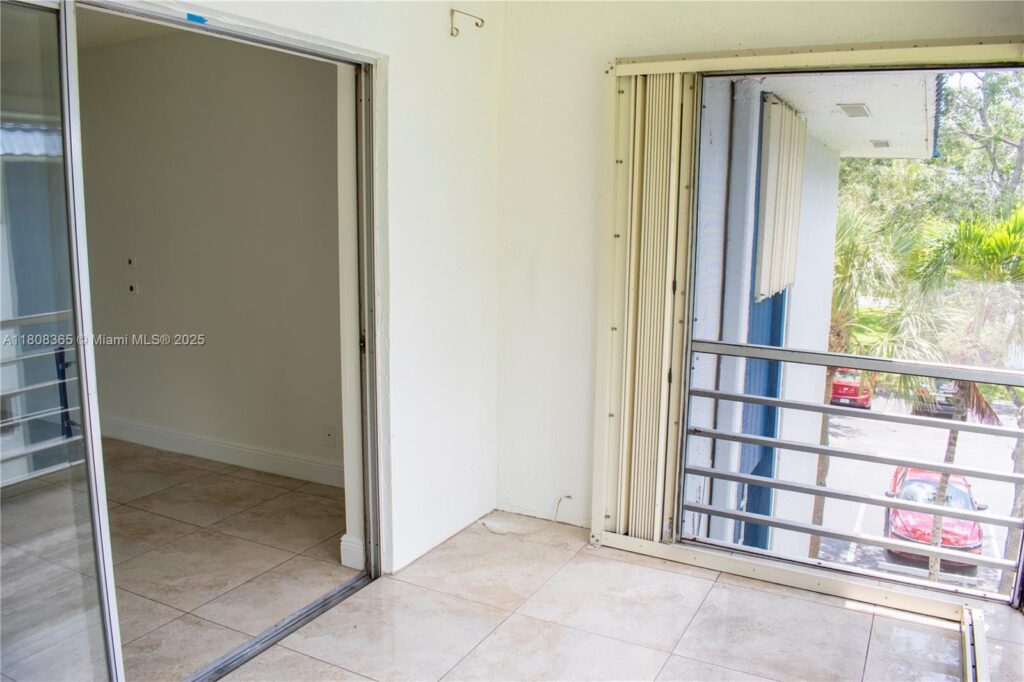 3090 Holiday Springs Blvd # 305, Margate FL 33063