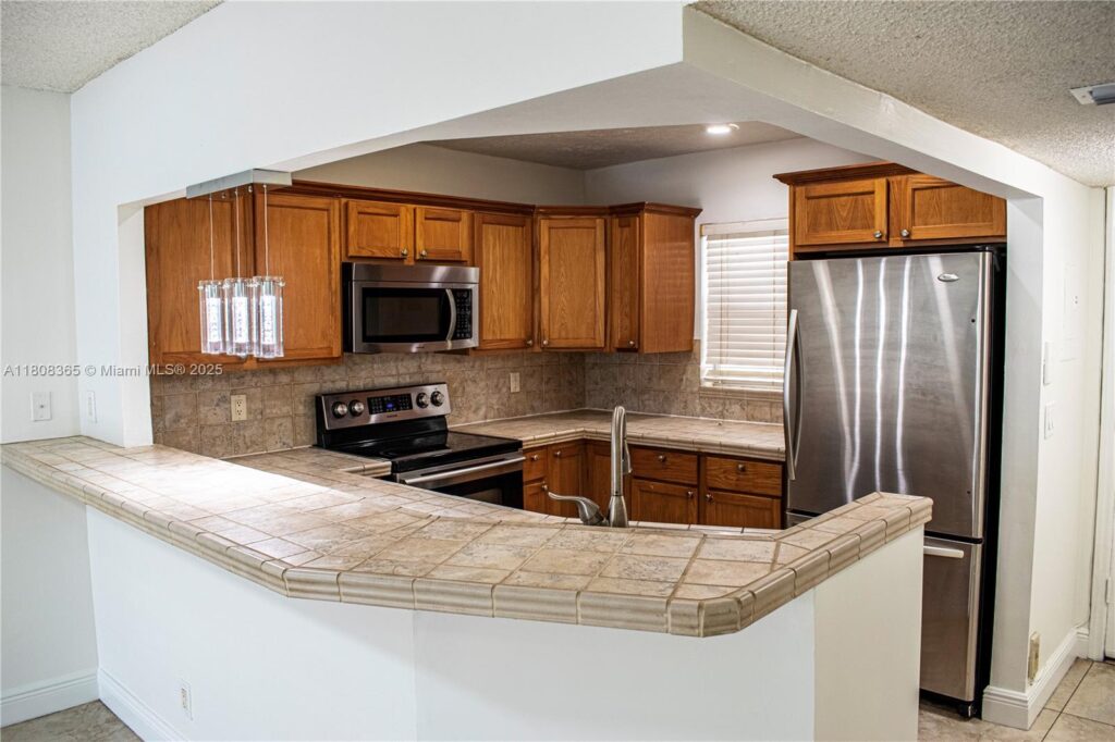 3090 Holiday Springs Blvd # 305, Margate FL 33063