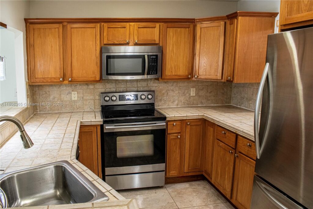 3090 Holiday Springs Blvd # 305, Margate FL 33063