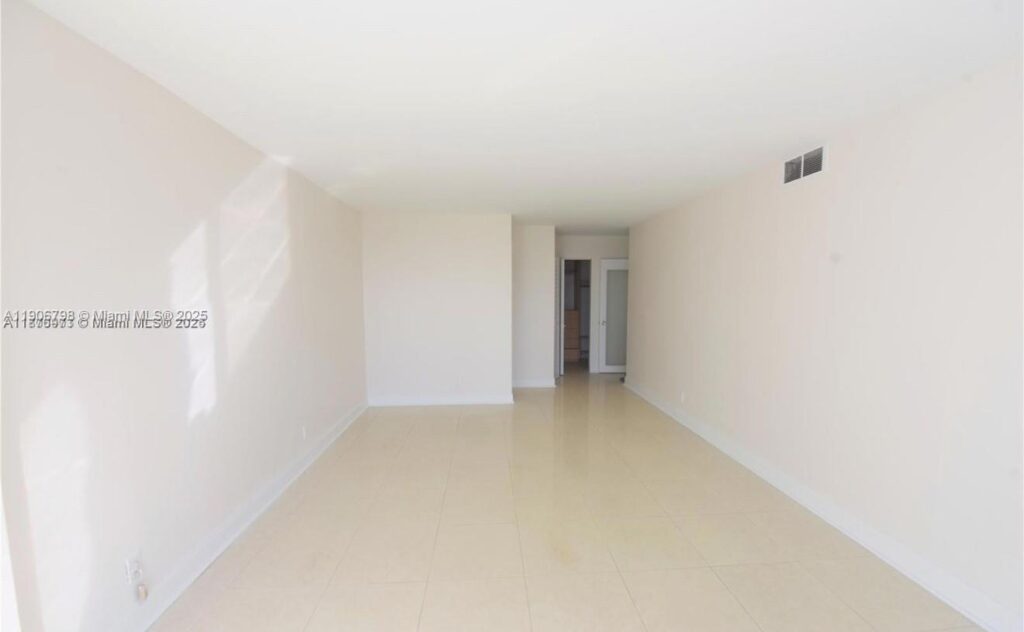 200 Leslie Dr # 1124, Hallandale Beach FL 33009