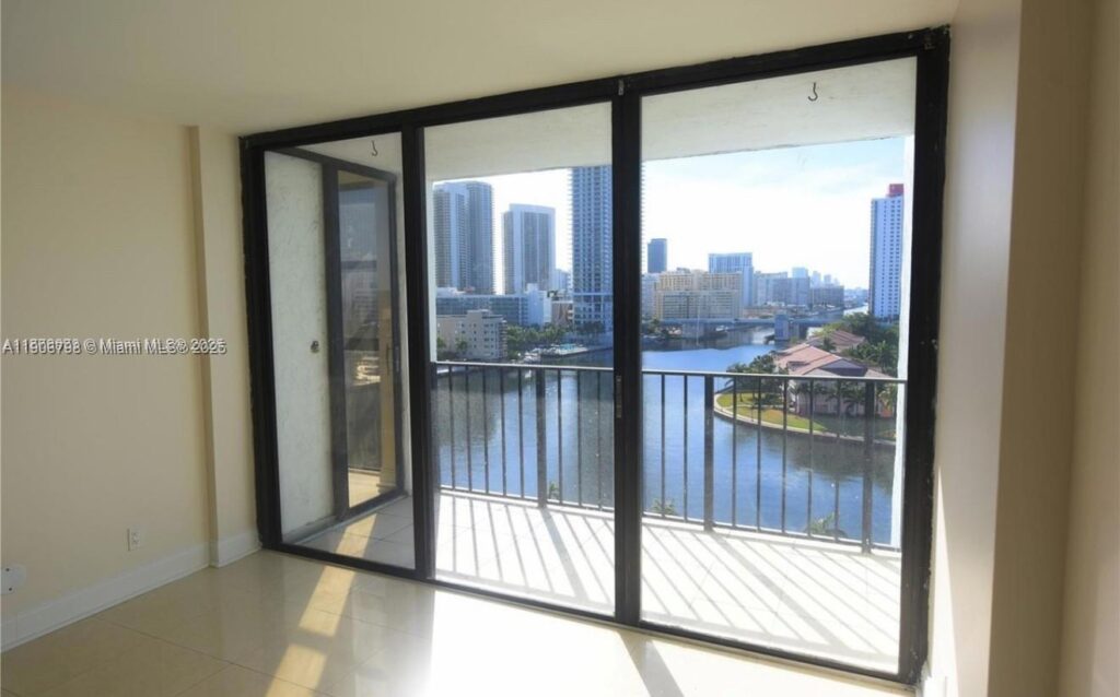 200 Leslie Dr # 1124, Hallandale Beach FL 33009