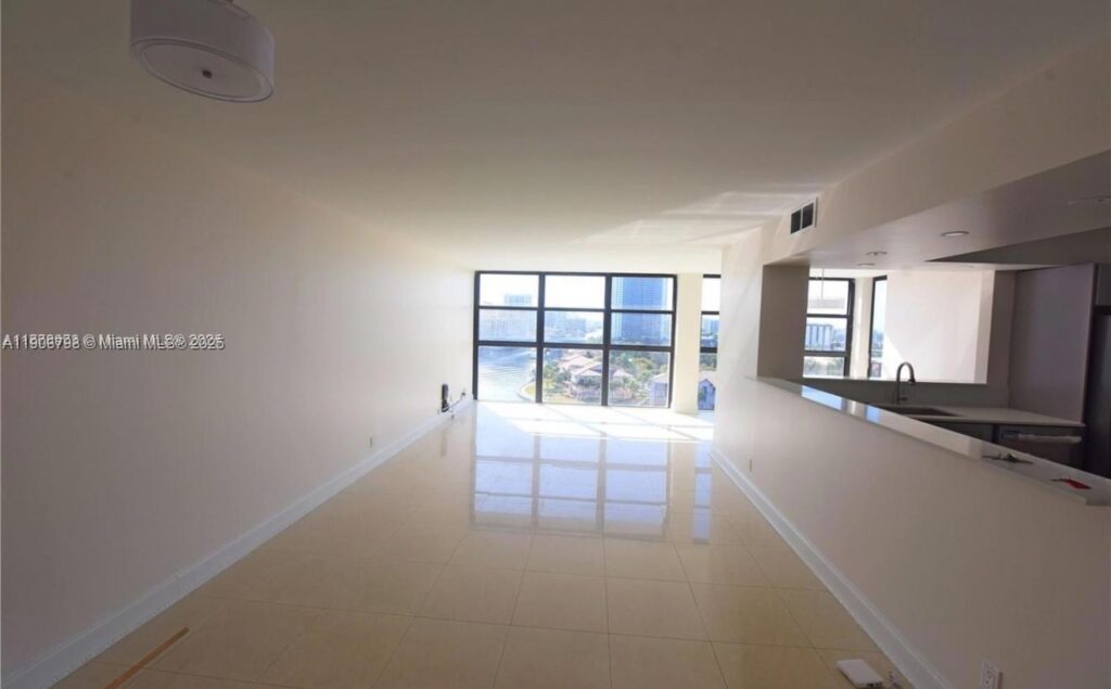 200 Leslie Dr # 1124, Hallandale Beach FL 33009