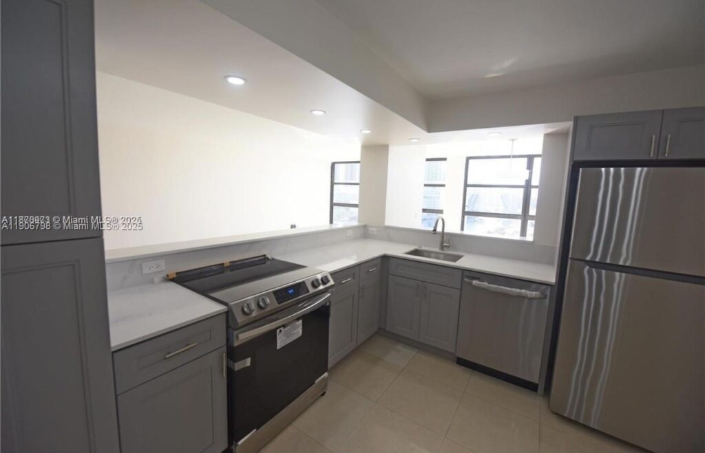 200 Leslie Dr # 1124, Hallandale Beach FL 33009