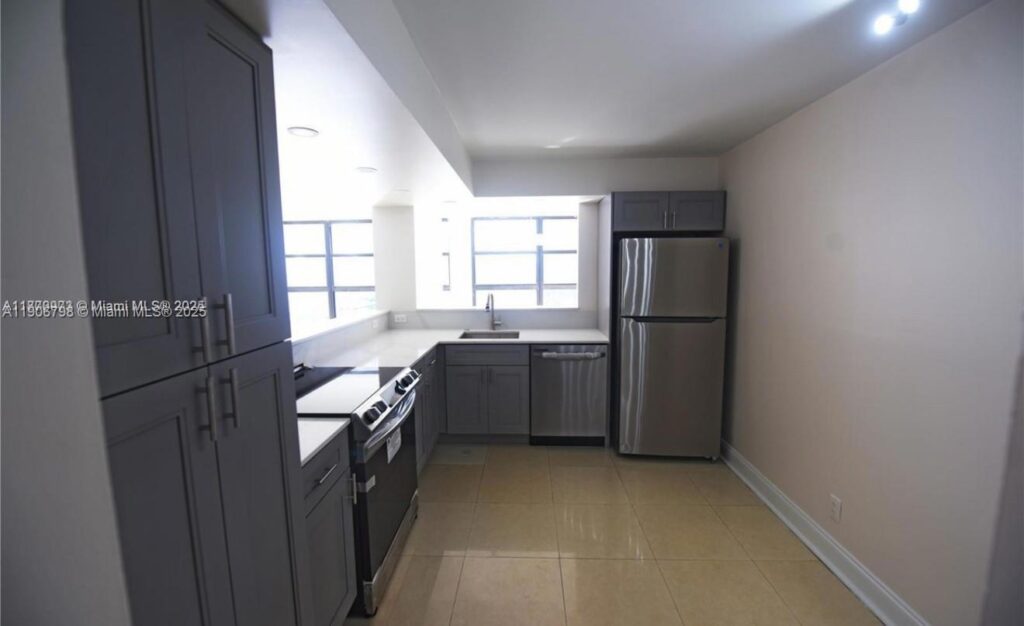 200 Leslie Dr # 1124, Hallandale Beach FL 33009