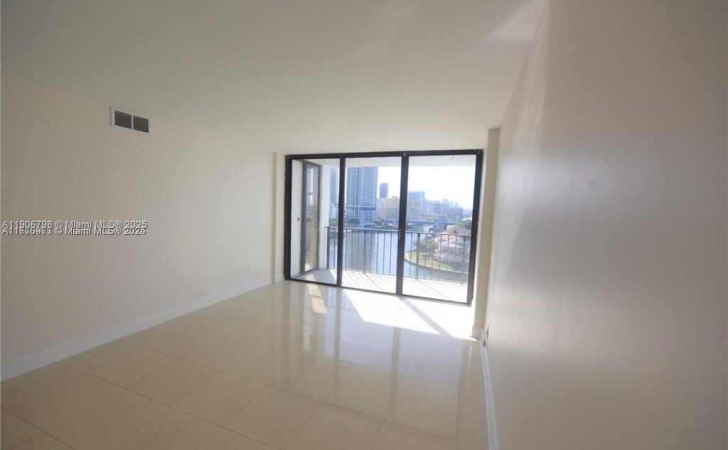 200 Leslie Dr # 1124, Hallandale Beach FL 33009