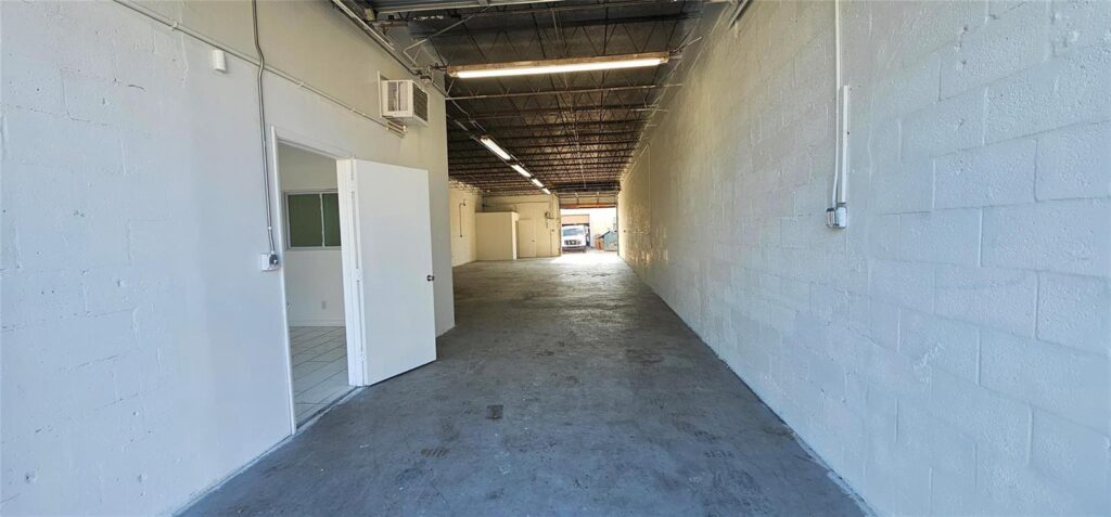 4834 NE 10 Avenue, Oakland Park FL 33334