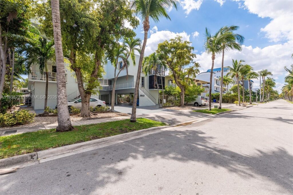 3862 NE 171st St # B, North Miami Beach FL 33160