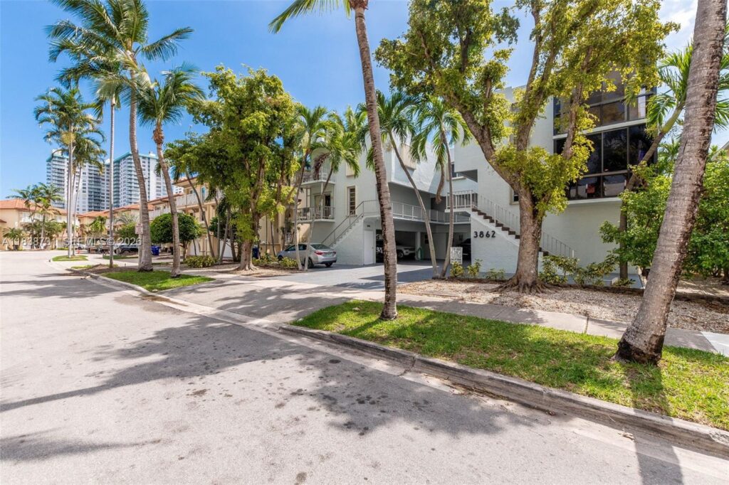 3862 NE 171st St # B, North Miami Beach FL 33160