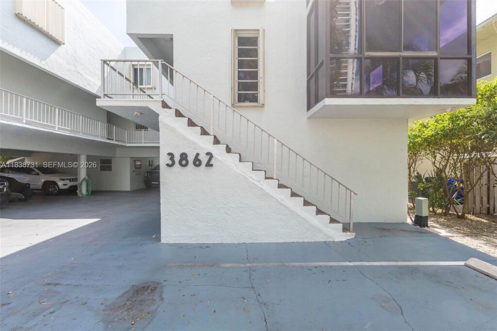 3862 NE 171st St # B, North Miami Beach FL 33160