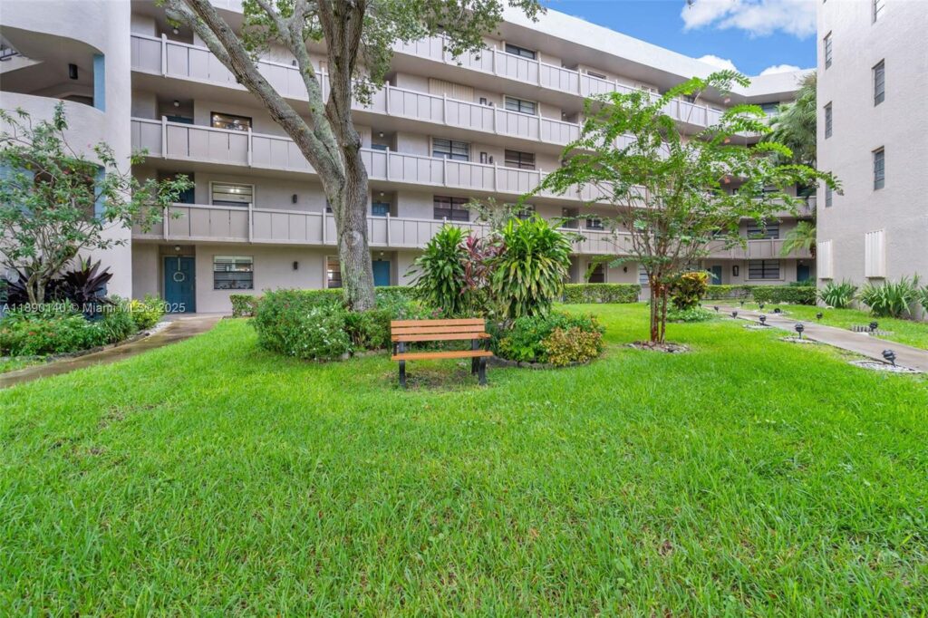 1100 Colony Point Cir # 504, Pembroke Pines FL 33026