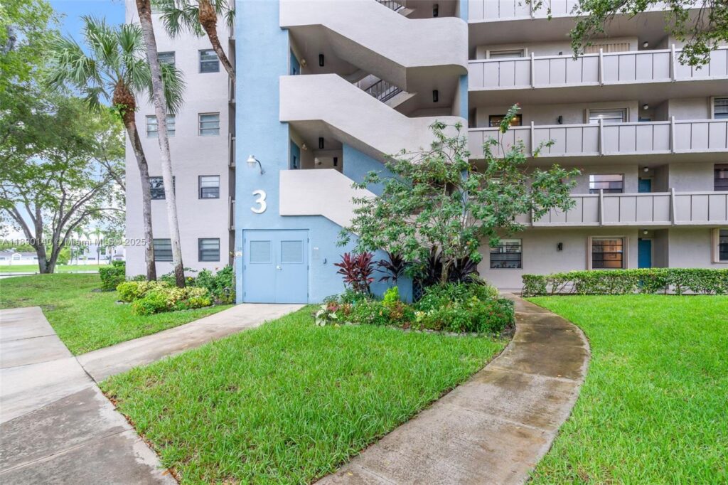 1100 Colony Point Cir # 504, Pembroke Pines FL 33026