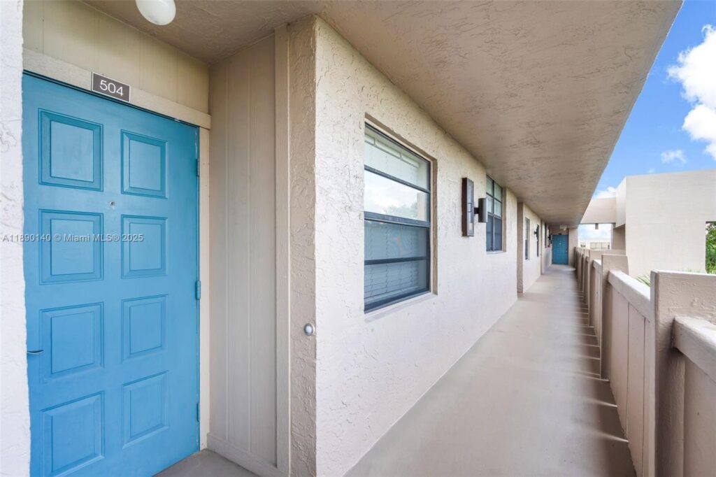 1100 Colony Point Cir # 504, Pembroke Pines FL 33026