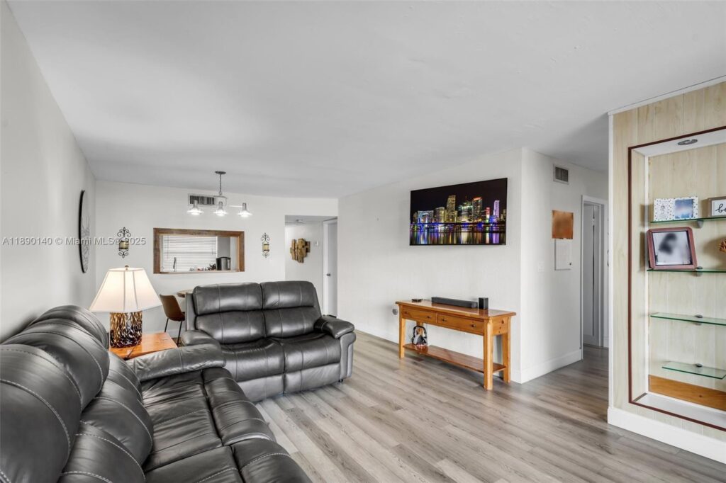 1100 Colony Point Cir # 504, Pembroke Pines FL 33026
