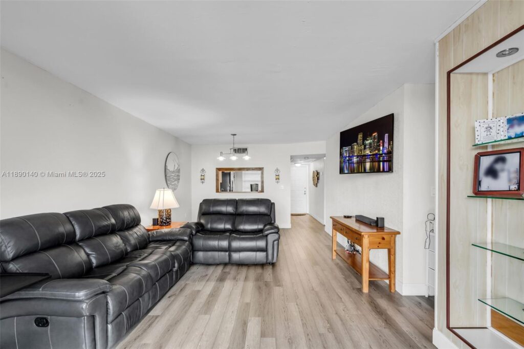 1100 Colony Point Cir # 504, Pembroke Pines FL 33026