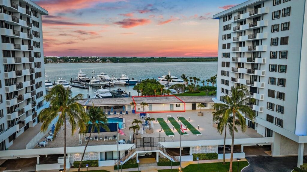 1200 Marine Way # G11, North Palm Beach FL 33408