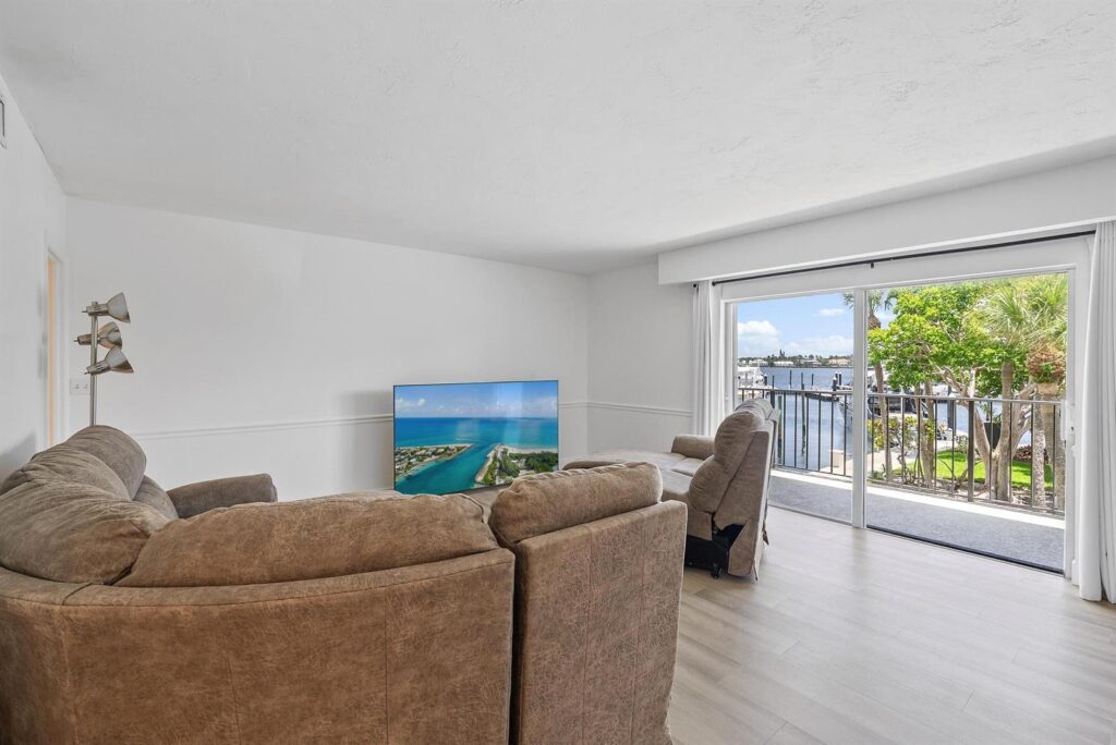1200 Marine Way # G11, North Palm Beach FL 33408