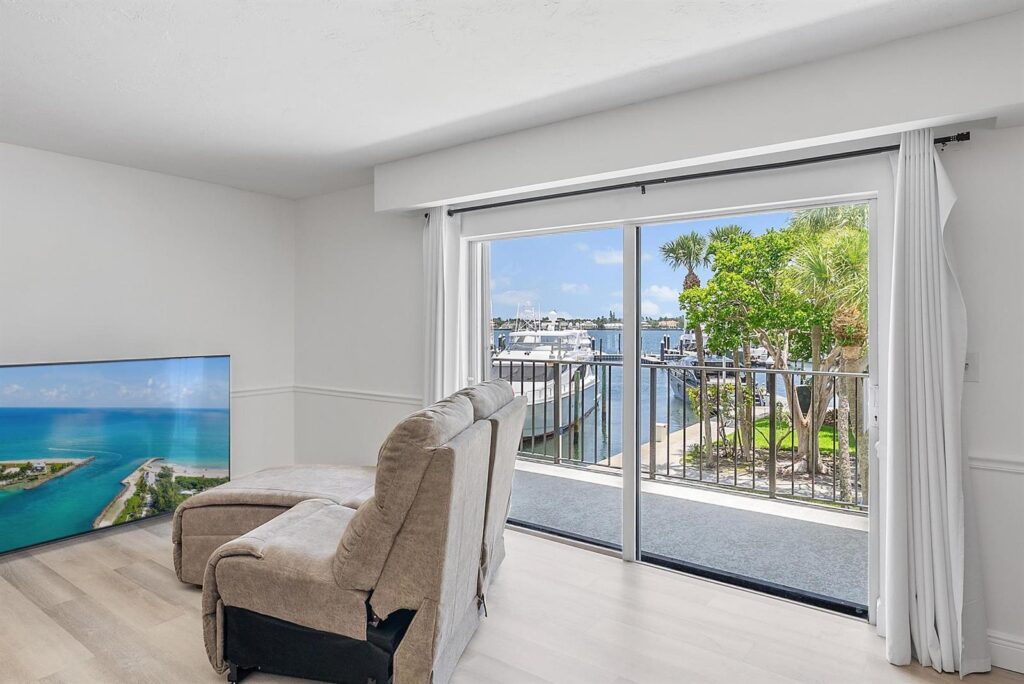 1200 Marine Way # G11, North Palm Beach FL 33408
