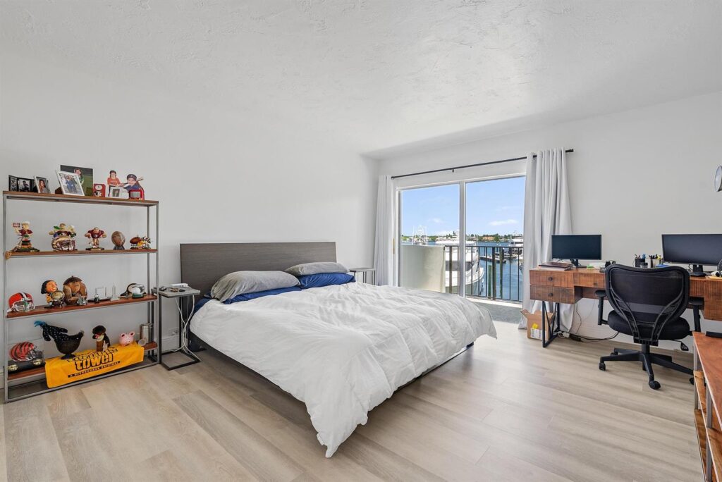 1200 Marine Way # G11, North Palm Beach FL 33408