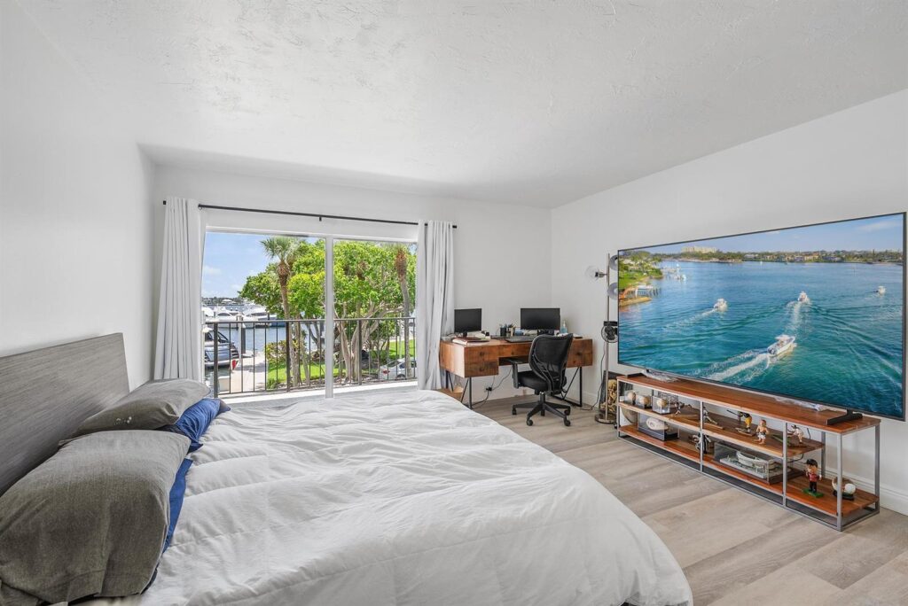 1200 Marine Way # G11, North Palm Beach FL 33408