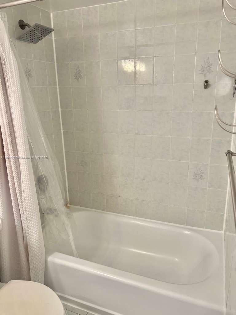1300 W 53rd St # 18, Hialeah FL 33012