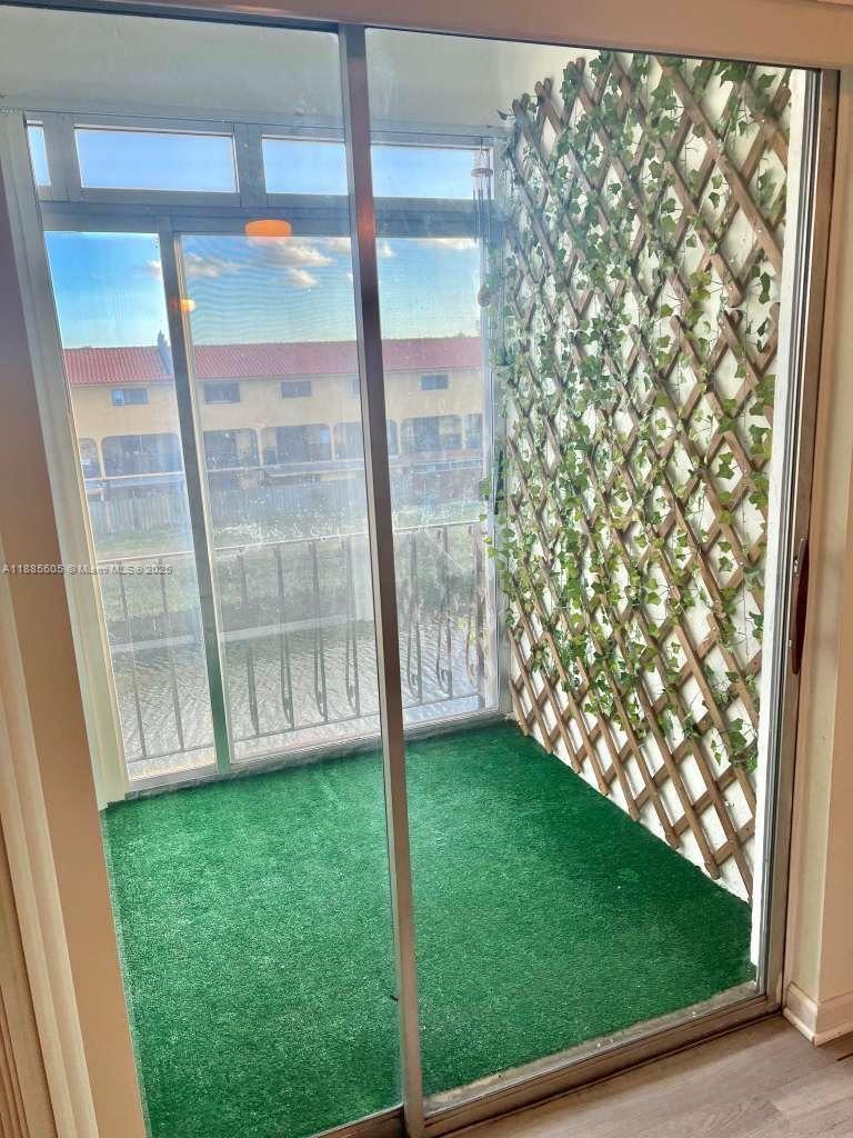 1300 W 53rd St # 18, Hialeah FL 33012