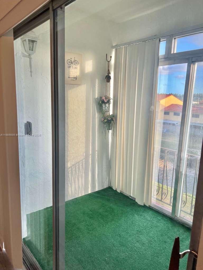 1300 W 53rd St # 18, Hialeah FL 33012