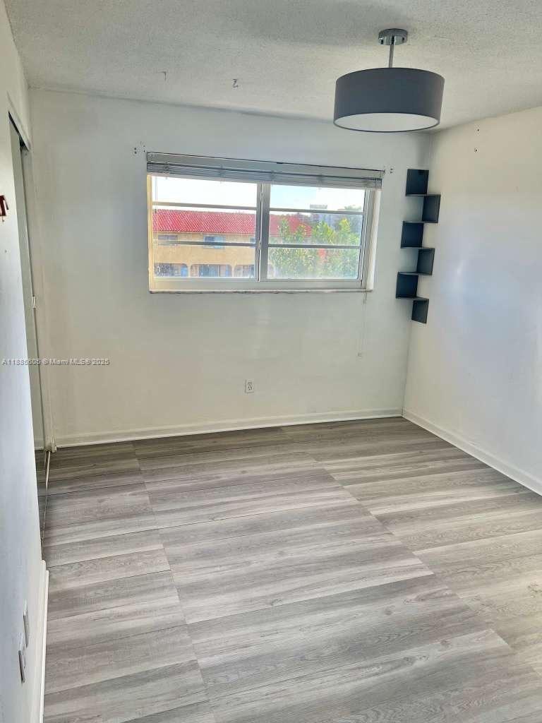 1300 W 53rd St # 18, Hialeah FL 33012