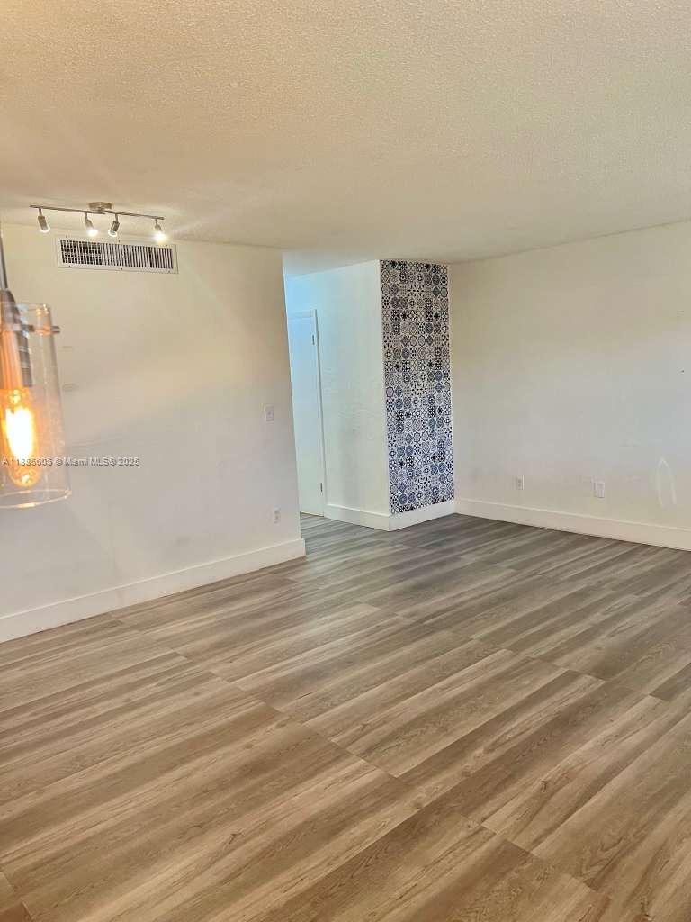 1300 W 53rd St # 18, Hialeah FL 33012