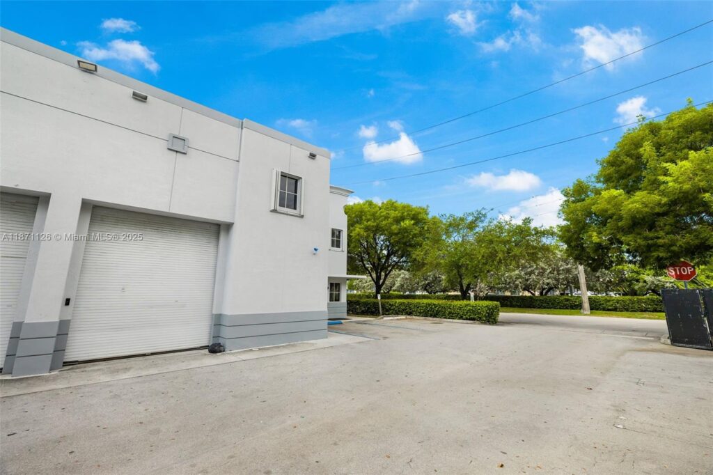 2451 NW 109th Ave # 6, Sweetwater FL 33172