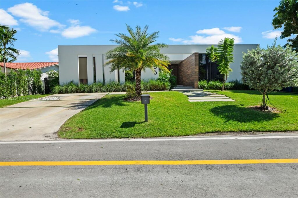 655 Layne Blvd # 0, Hallandale Beach FL 33009